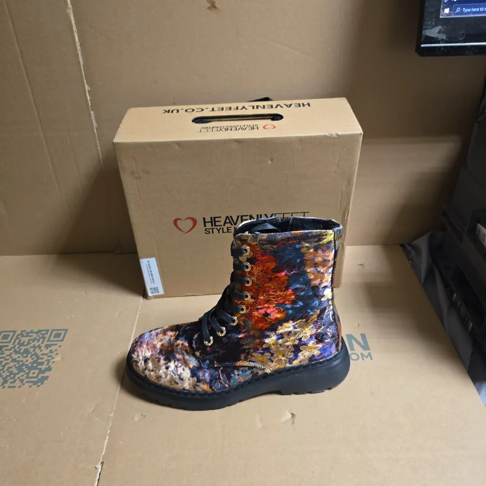 HEAVENLY FEET LOTTE FLORAL PRINT BOOT – WOMEN'S ANKLE BOOT - UK SIZE 7 