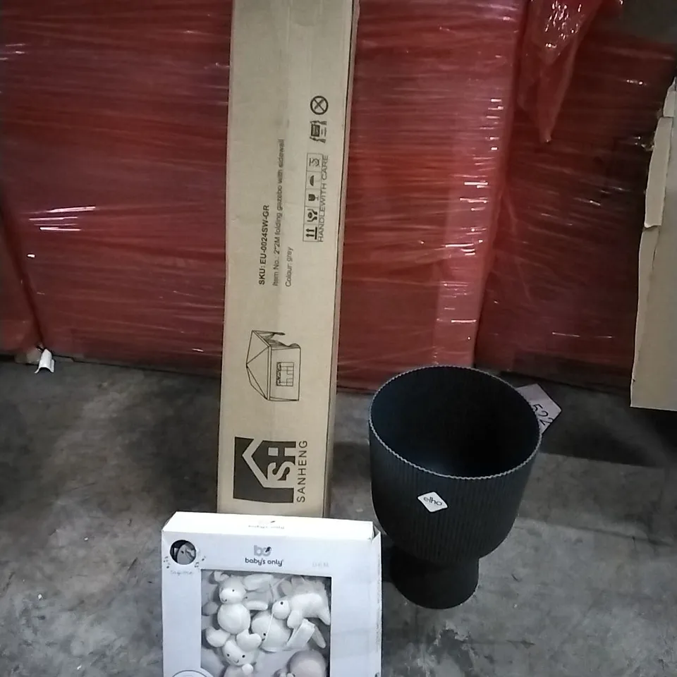 PALLET OF HOUSEHOLD ITEMS TO INCLUDE MUSICAL MOBILE, GAZEBO, PLANT POT AND OTHER ASSORTED ITEMS..