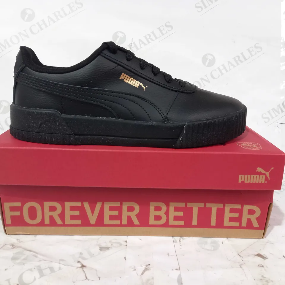 BOXED PAIR OF PUMA CARINA L SHOES IN BLACK/GOLD UK SIZE 6.5