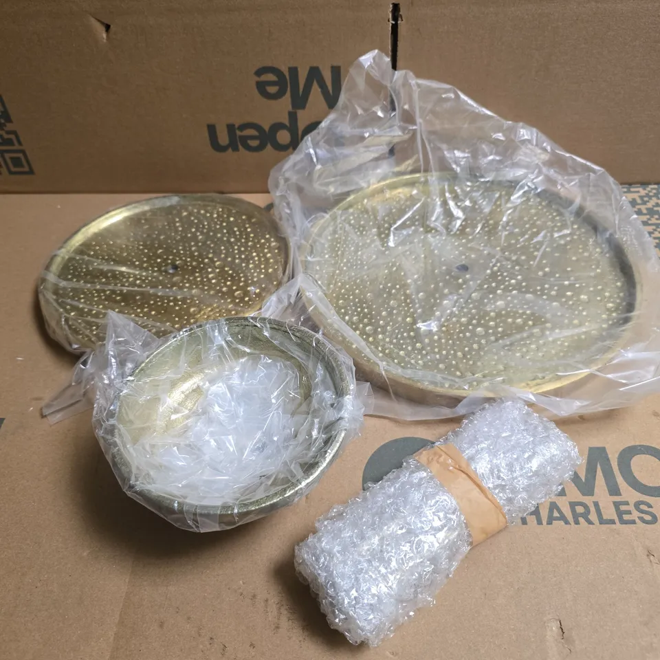 TWIN LAYER GOLD TONE STAND 