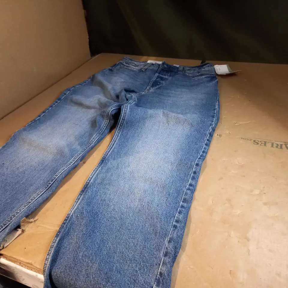 PAIR OF LOOSE FIT DEMIN JEANS - UK SIZE 8