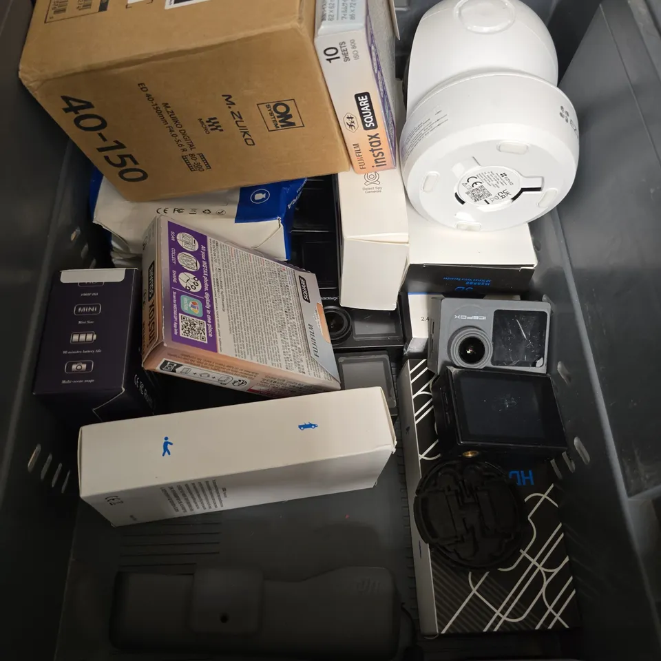 TOTE OF PHOTOGRAPHY ACCESSORIES AND VIDEO EQUIPMENT 