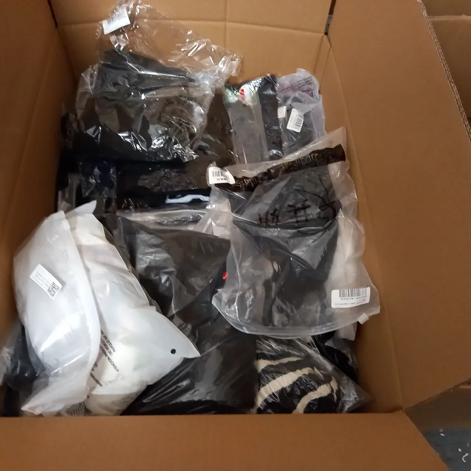 LARGE QUANTITY OF ASSORTED BAGGED CLOTHING ITEMS 