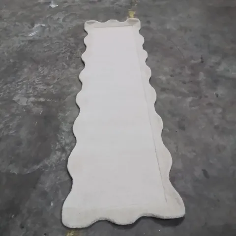 QUALITY DESIGNER AREA RUG - APPROXIMATELY 230X60