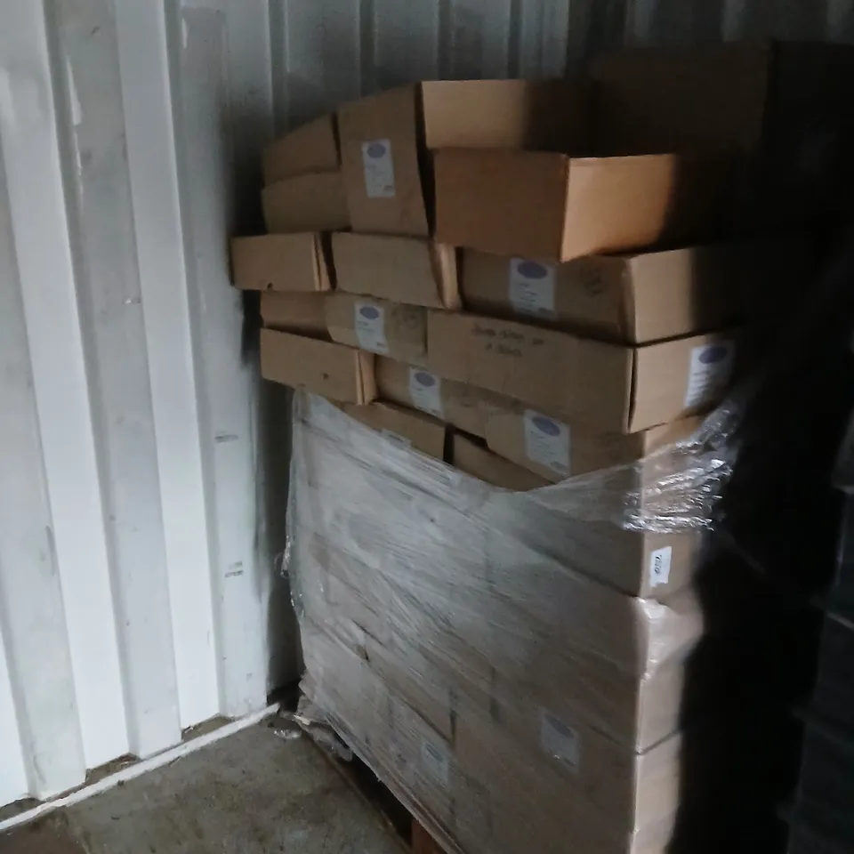 LARGE PALLET OF ASSORTED GREETINGS CARDS