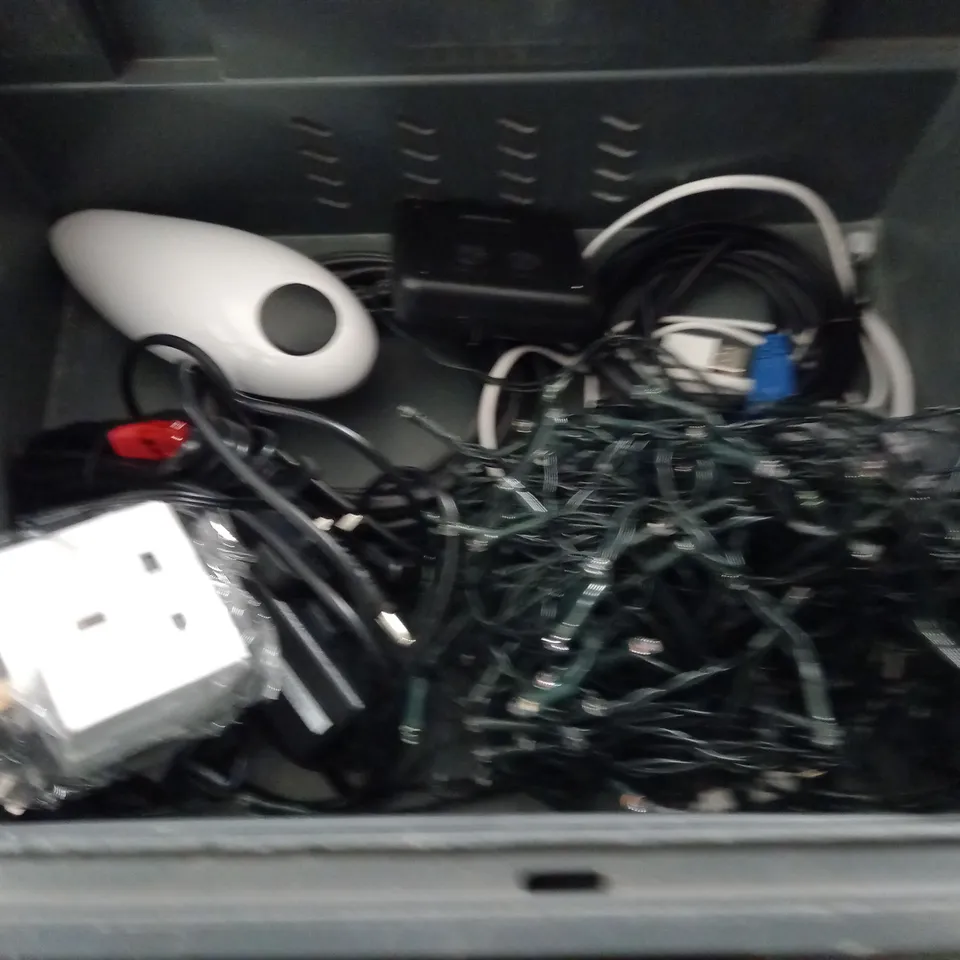 LOT OF ASSORTED TECH ITEMS TO INCLUDE ONE FOR ALL REMOTE, SANDISK CONNECT WIRELESS STICK AND REFRENCE THERMOMETER