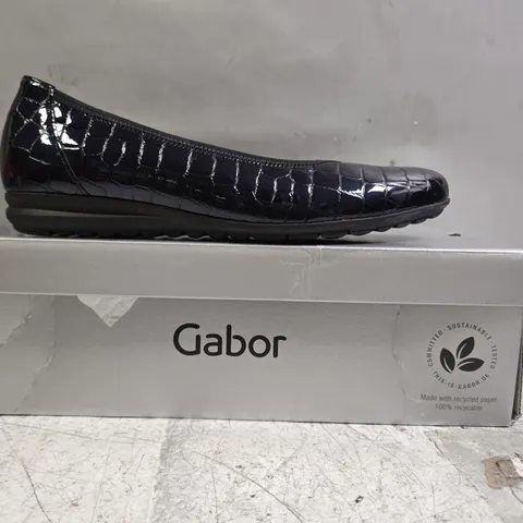 BOXED PAIR OF GABOR SLILP-ON SHOES IN NAVY CROZ SIZE UK 5