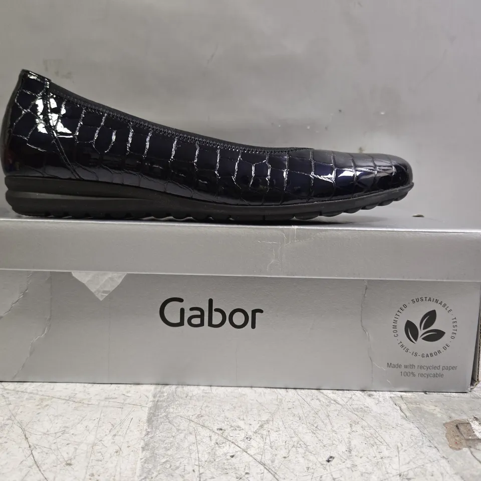 BOXED PAIR OF GABOR SLILP-ON SHOES IN NAVY CROZ SIZE UK 5