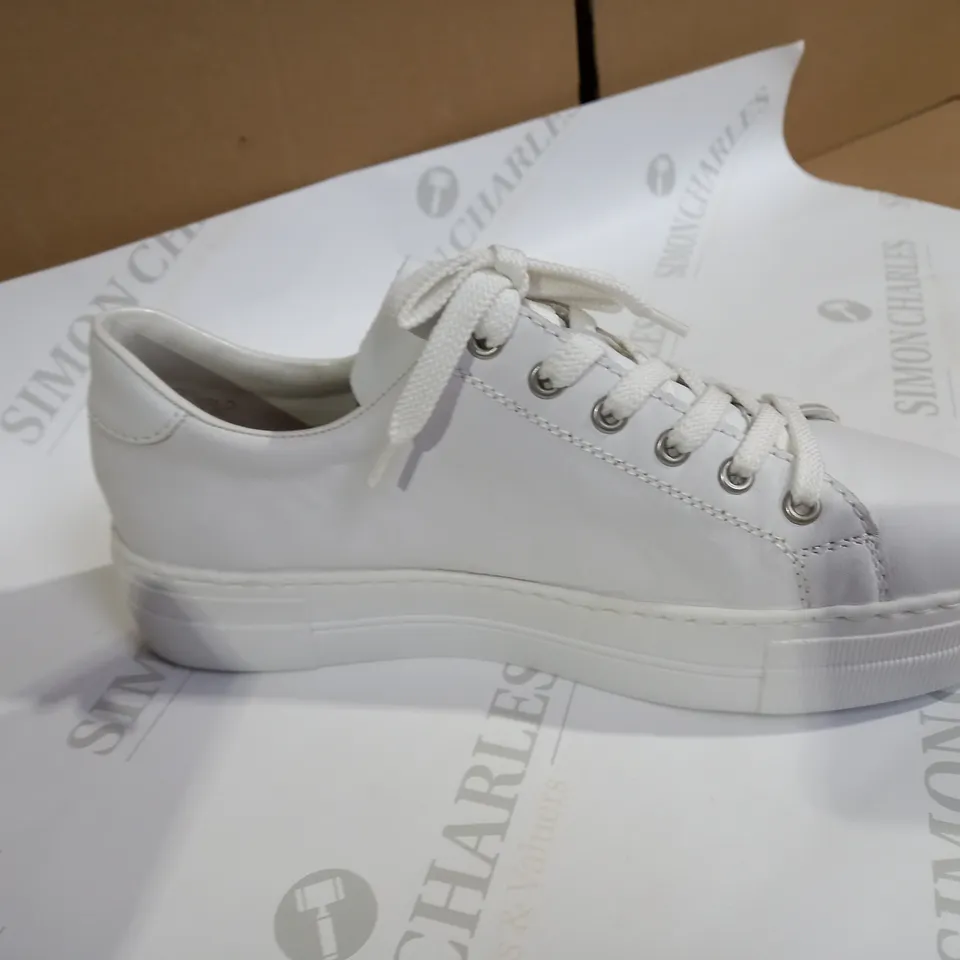 BOXED PAIR OF RIEKER ANTISTRESS ZIP TRAINER WHITE  - SIZE 6.5