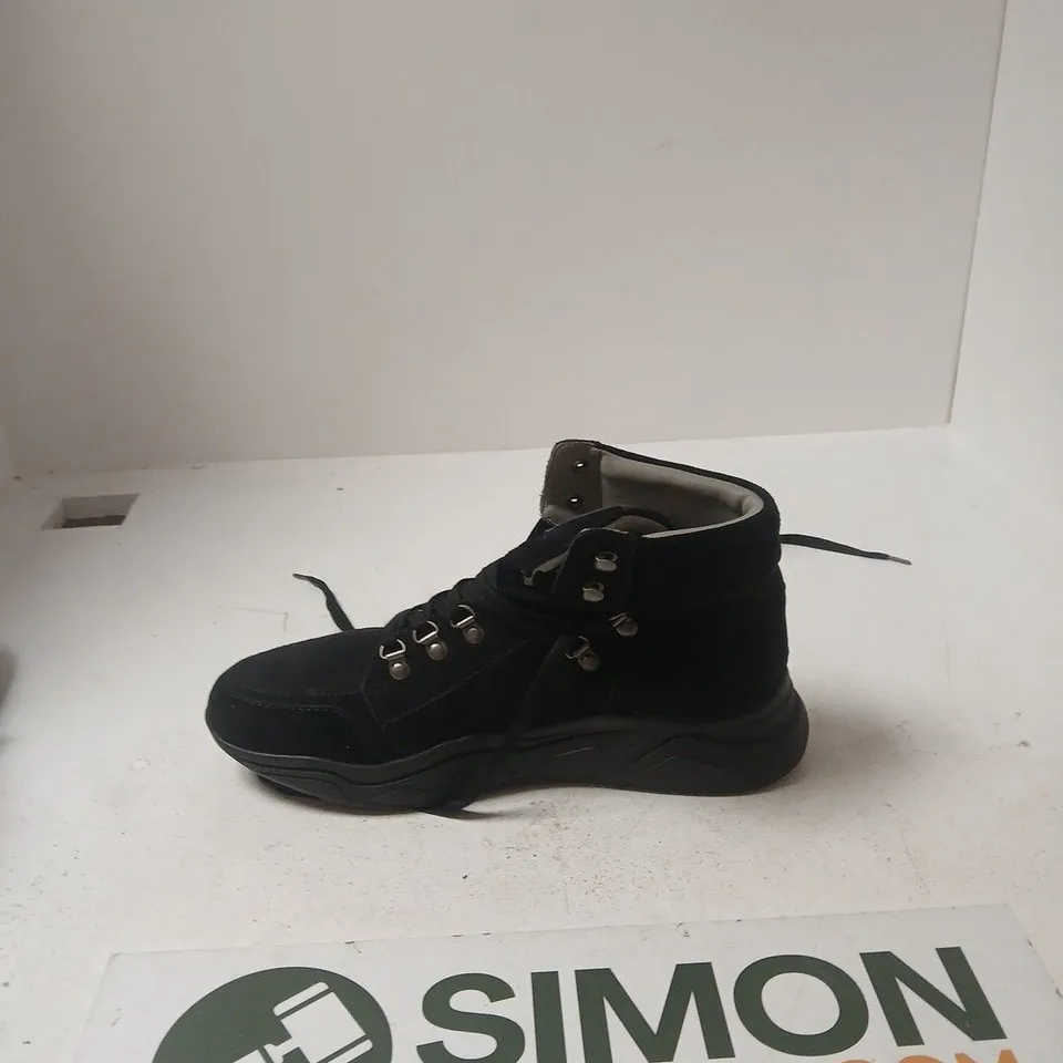 ALL SAINTS BLACK ANKLE-HIGH HIKING BOOT – LACE-UP, RUGGED SOLE - EUR 44