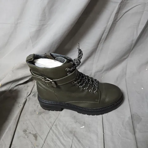 OLIVE GREEN LEATHER COMBAT BOOT WITH SIDE ZIP & LACE-UP – WOMEN'S FOOTWEAR - SIZE EUR 38