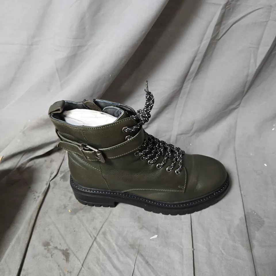  OLIVE GREEN LEATHER COMBAT BOOT WITH SIDE ZIP & LACE-UP – WOMEN'S FOOTWEAR - SIZE EUR 38 