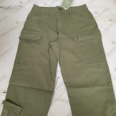 H&M CARGO PANTS IN LIGHT GREEN - EUR 40