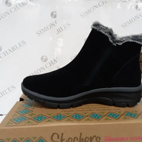 SKETCHERS HIGH ZIP BOOT BLACK SIZE 5 1/2 - BOXED 