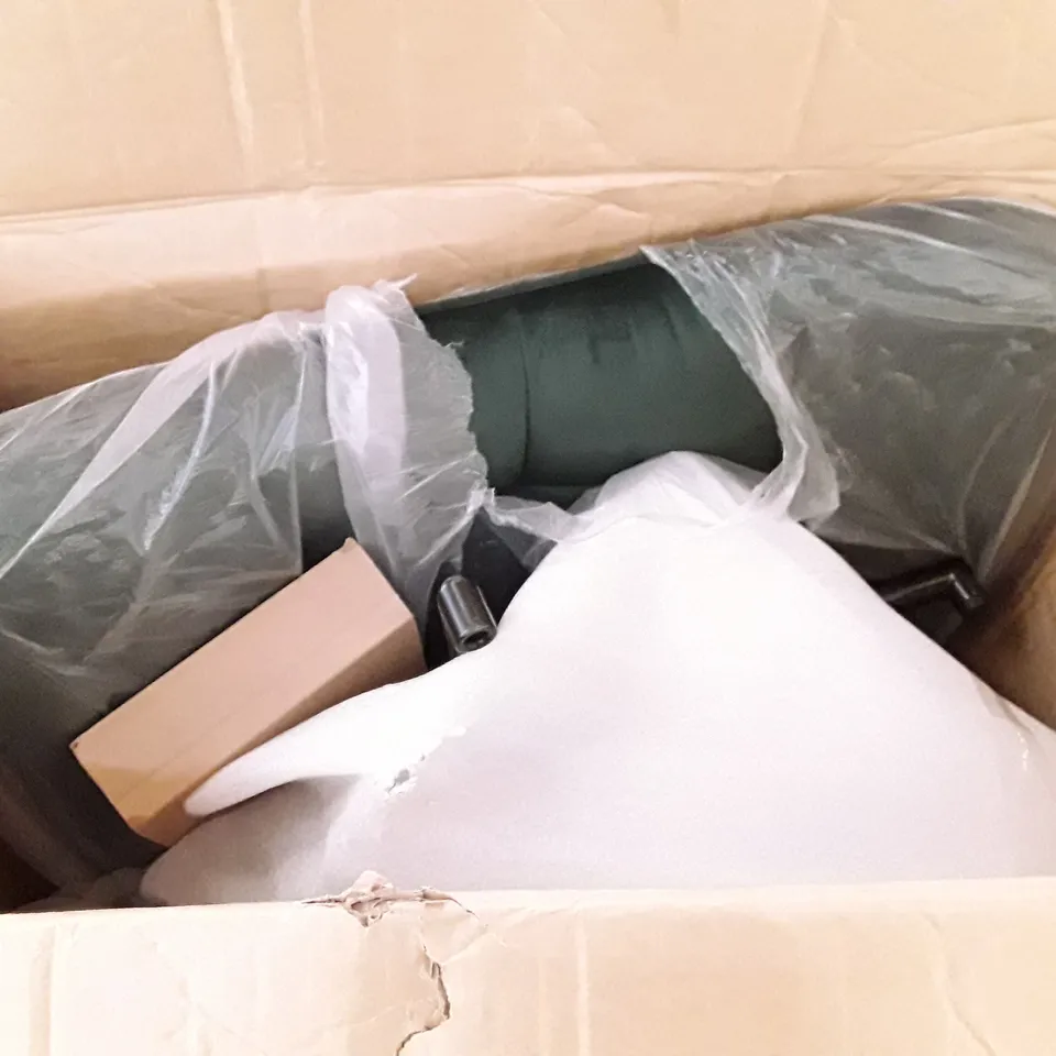 BOXED IRIS VELVET GREEN BLACK LEG LEISURE CHAIR