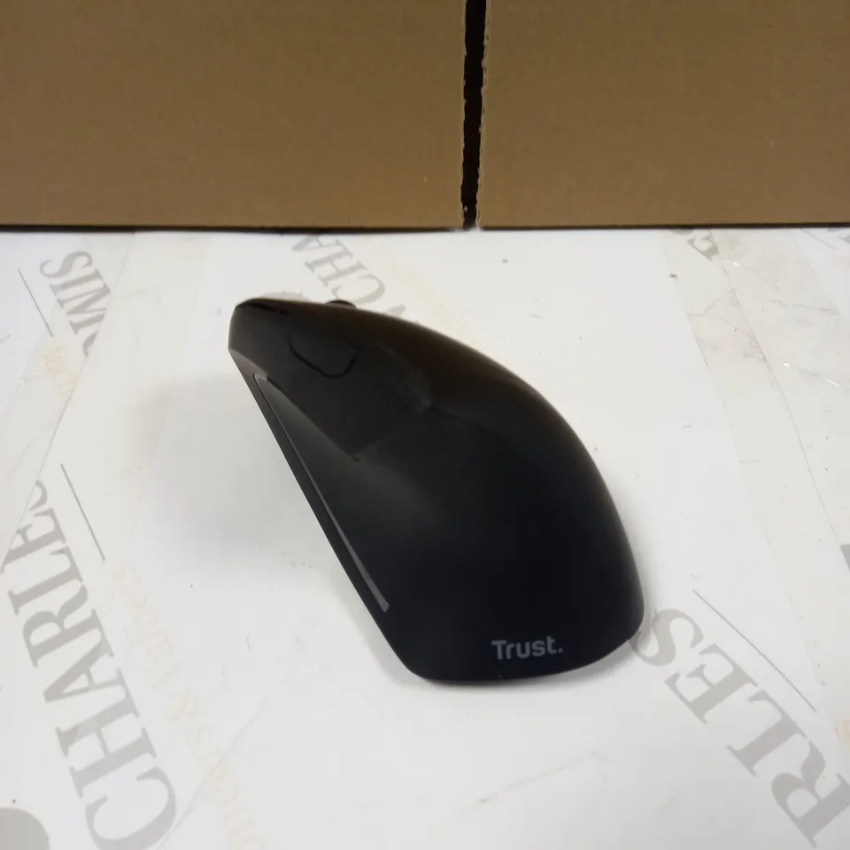 TRUST VERTO WIRELESS ERGONOMIC MOUSE