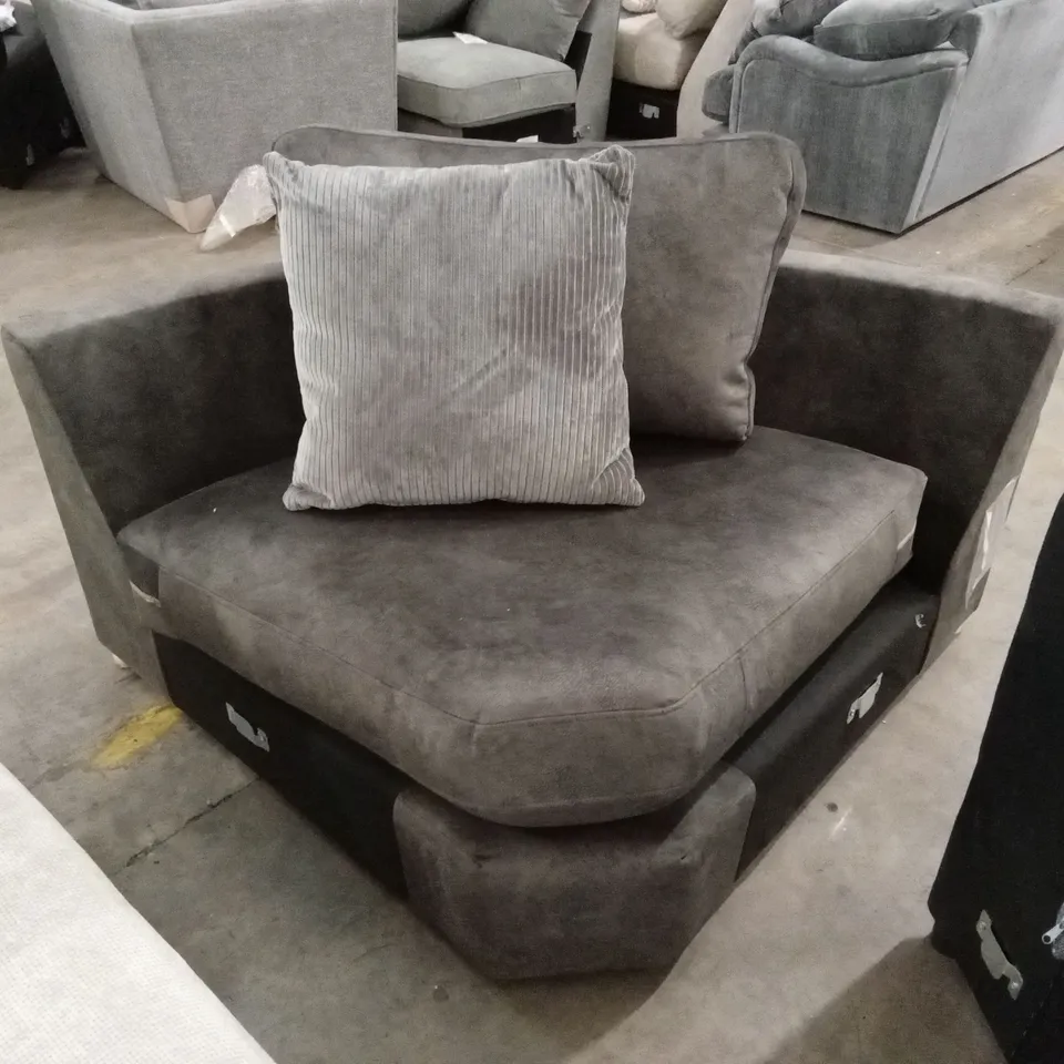 5 x ASSORTED DESIGNER SOFA PARTS AND PIECES