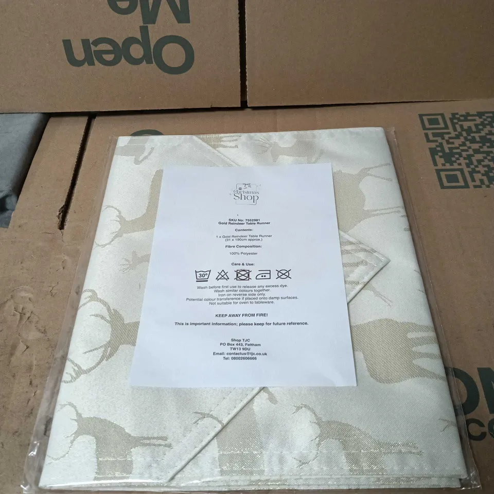 5 X THE CHRISTMAS SHOP GOLD REINDEER TABLE RUNNER (31 X 190CM)