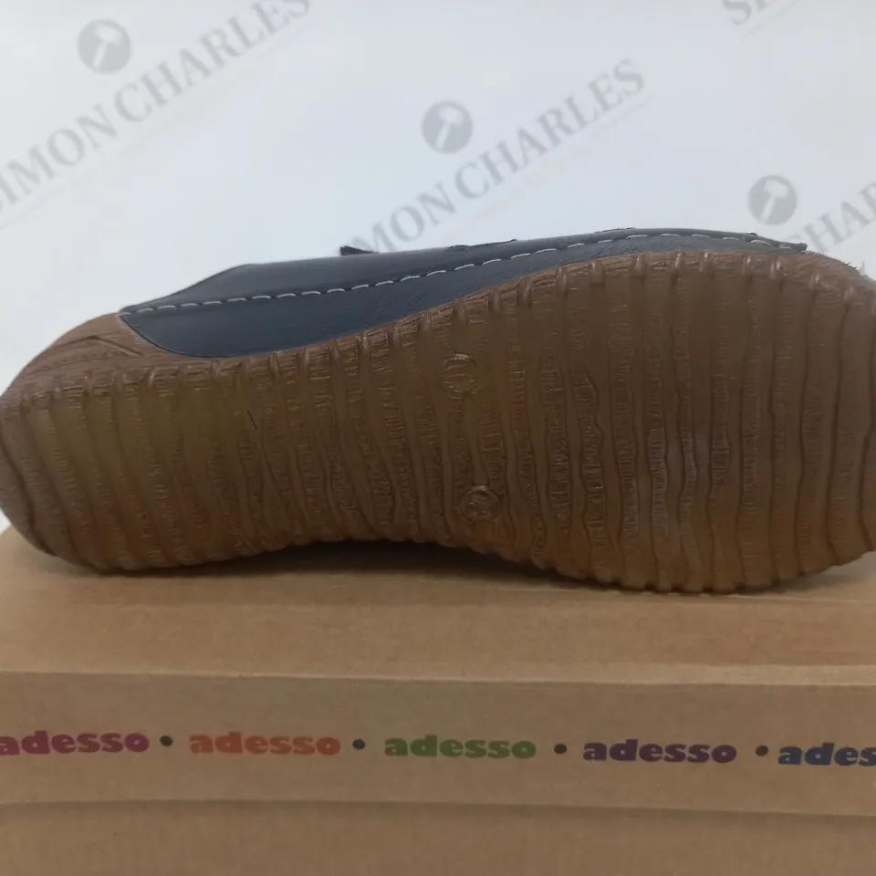 BOXED PAIR OF ADESSO FRANCES MULES IN NAVY UK SIZE 7