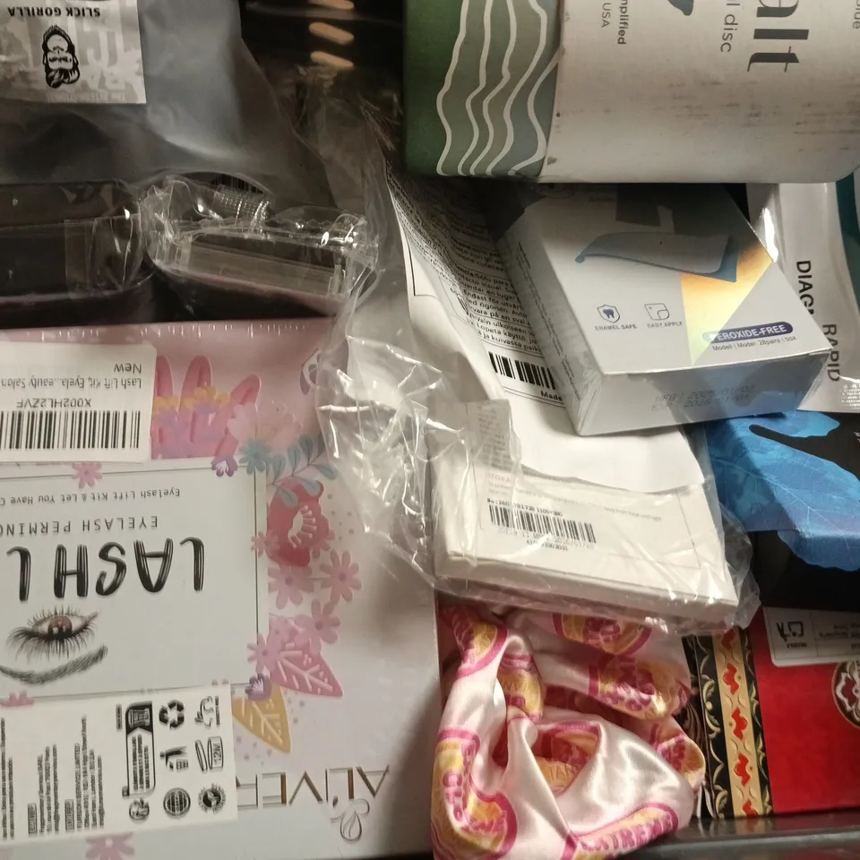 APPROXIMATELY 12 ASSORTED COSMETIC ITEMS TO INCLUDE NO7, NAIL ORDER, ETC - COLLECTION ONLY