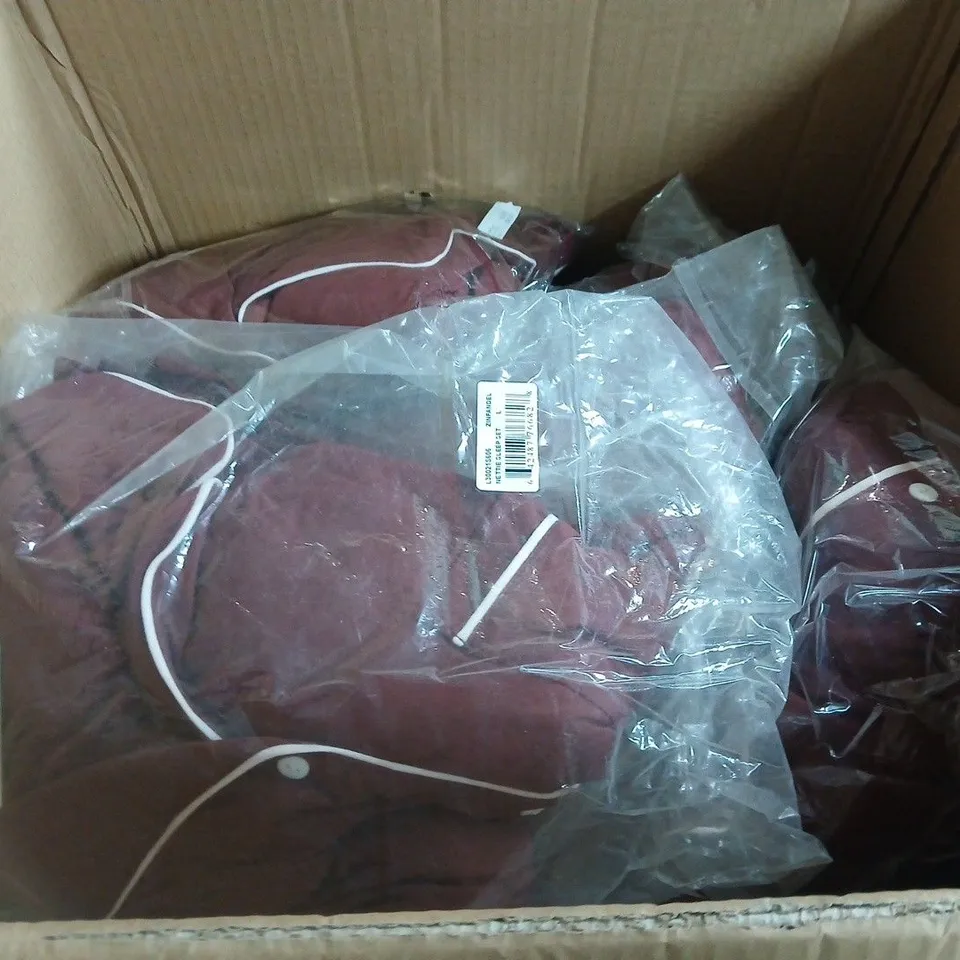 LARGE BOX OF WOMENS CLOTHING ITEMS