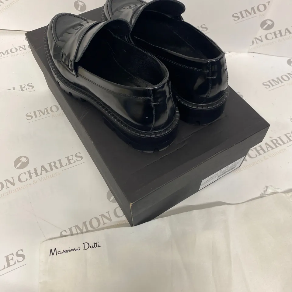 BOXED PAIR OF MASSIMO DUTTI BLACK SHOES SIZE 38