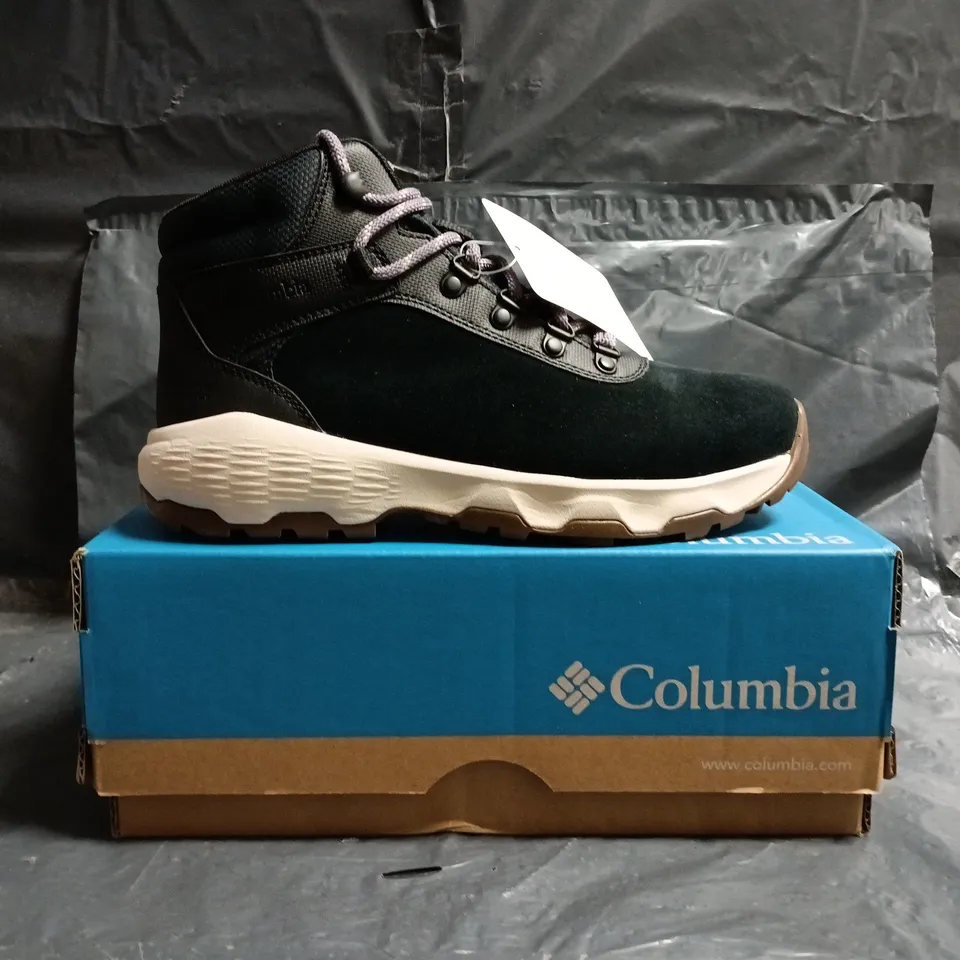 BOXED PAIR OF COLUMBIA NEWTON WANDERER SHOES IN BLACK/GRANITE/PURPLE SIZE UK 5