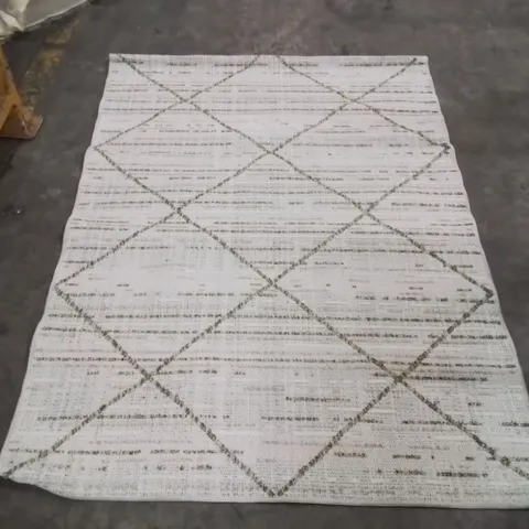 QUALITY DESIGNER AREA RUG - APPROXIMATELY 170X120CM