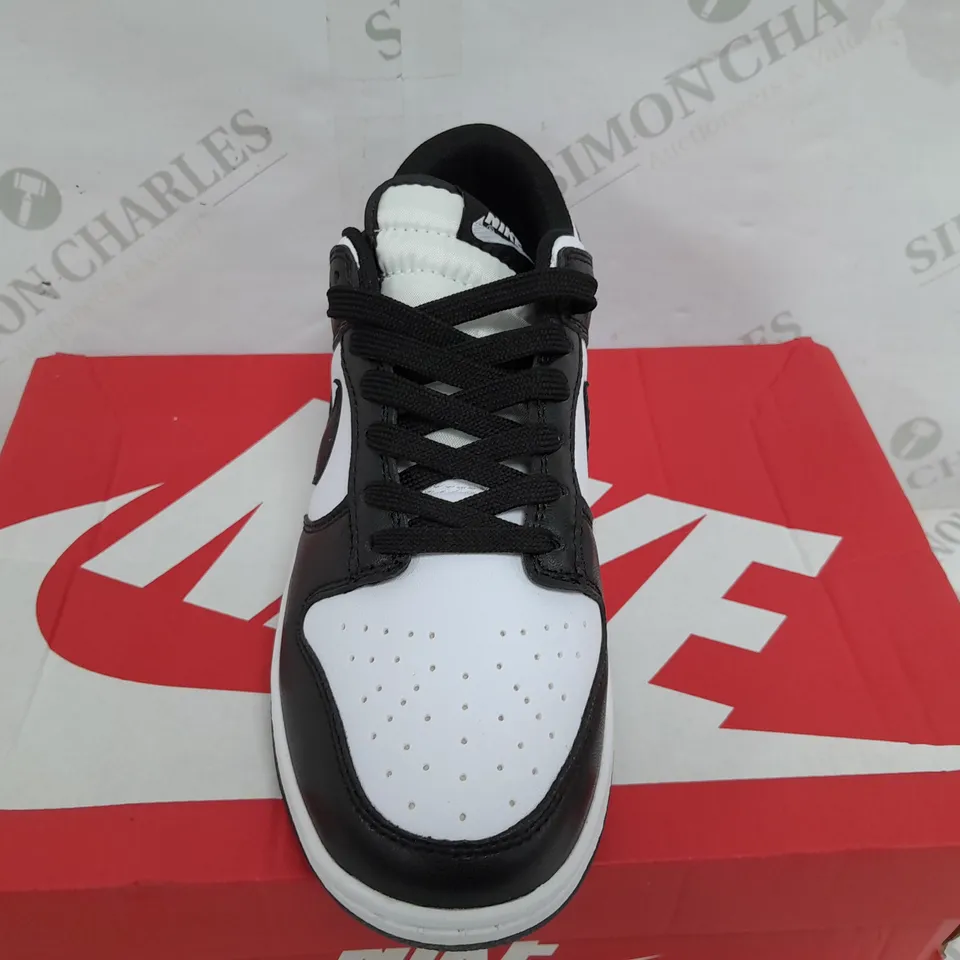 BOXED PAIR OF NIKE DUNK LOW RETRO IN BLACK/WHITE - UK 6