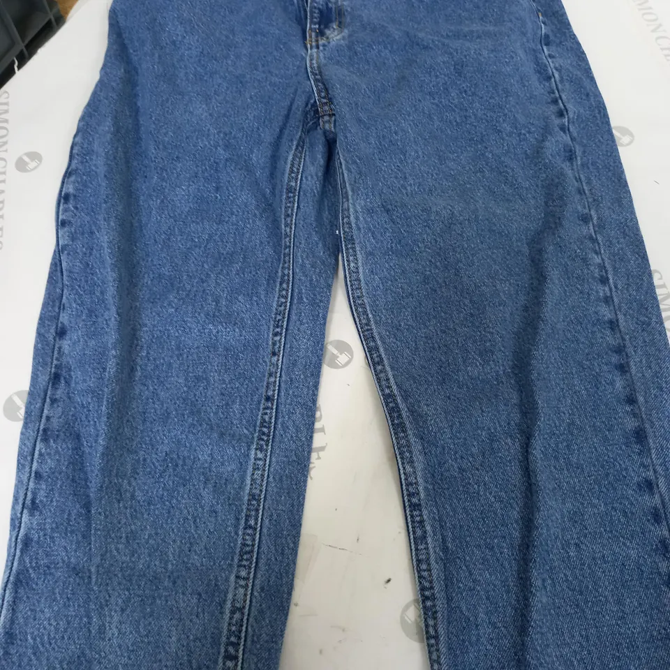 PULL & BEAR MOM JEANS IN DEEP BLUE - EU 42