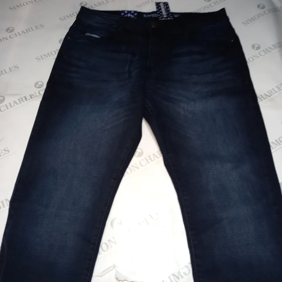 LAMBRELLA CHESTER STRAIGHT FIT JEANS - SIZE 34R