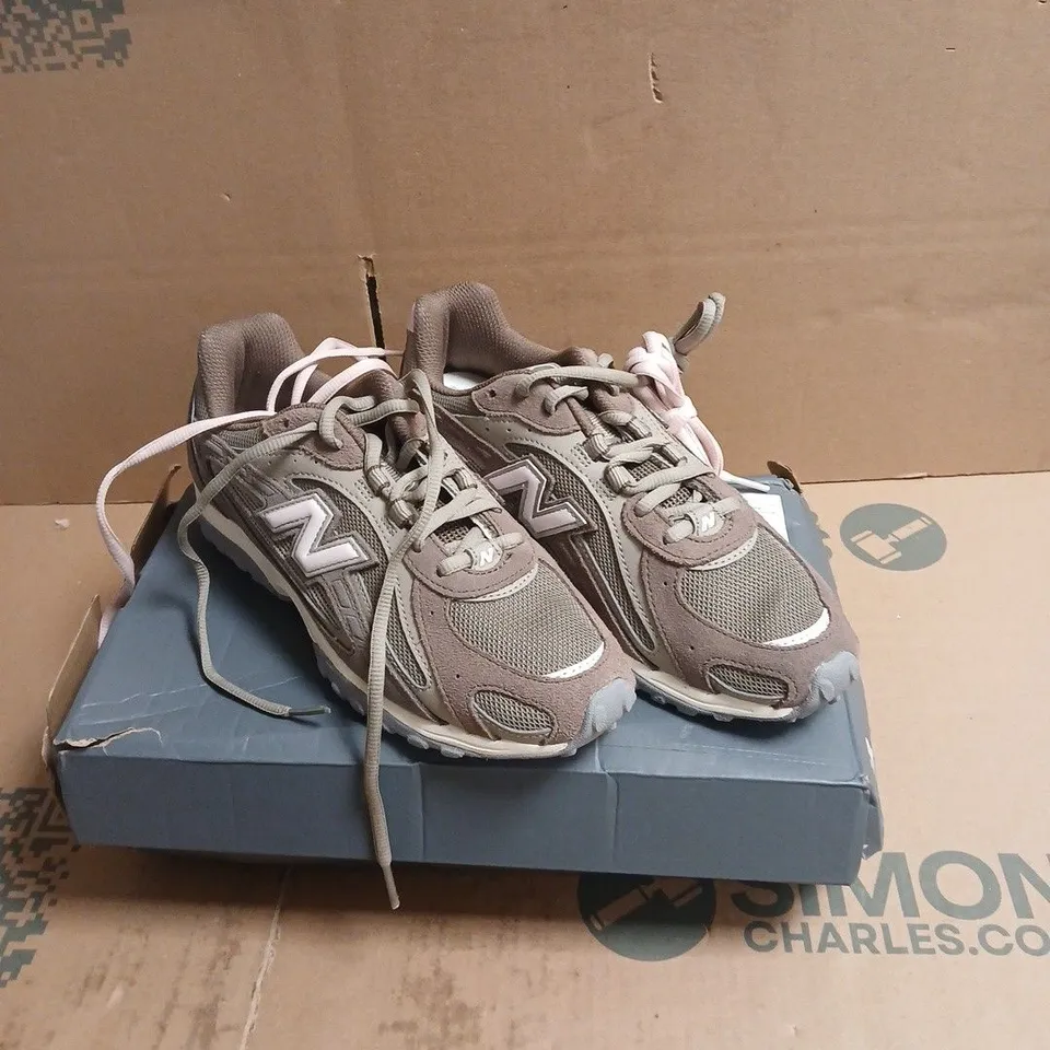 NEW BALANCE WOMEN'S TRAINERS – BROWN/GREY/PINK BOXED SIZE 5