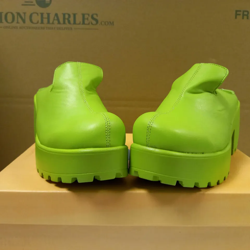 KOI KIWI SORBET SLIP ON CHUNKY VEGAN MULES - SIZE 4