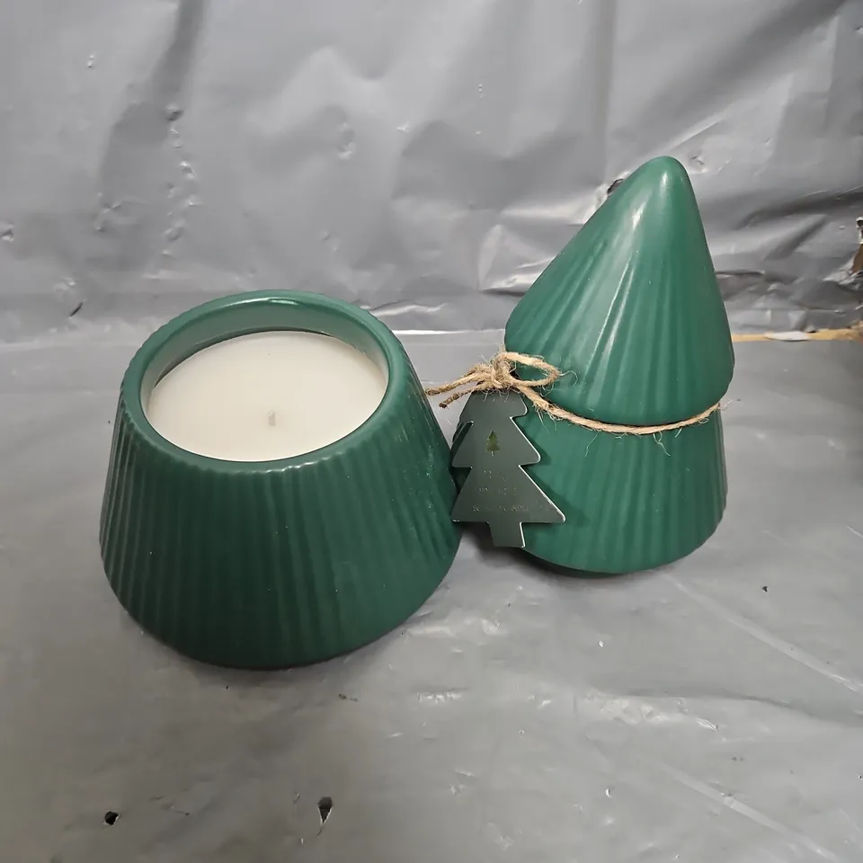 4 CERAMIC FIR TREE SHAPED SCENTED CANDLES IN GREEN (4X265G)
