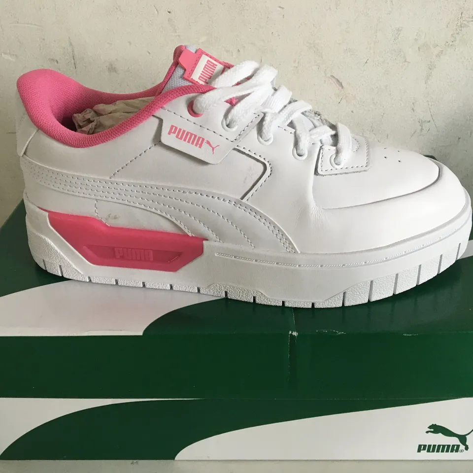BOXED PAIR OF PUMA SIZE 4 WHITE/ACID PINK CALI DREAM TRAINERS