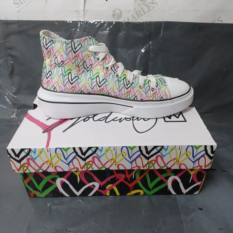 SKECHERS LADIES LACE UP PUMPS WHITE MULTI SIZE 9