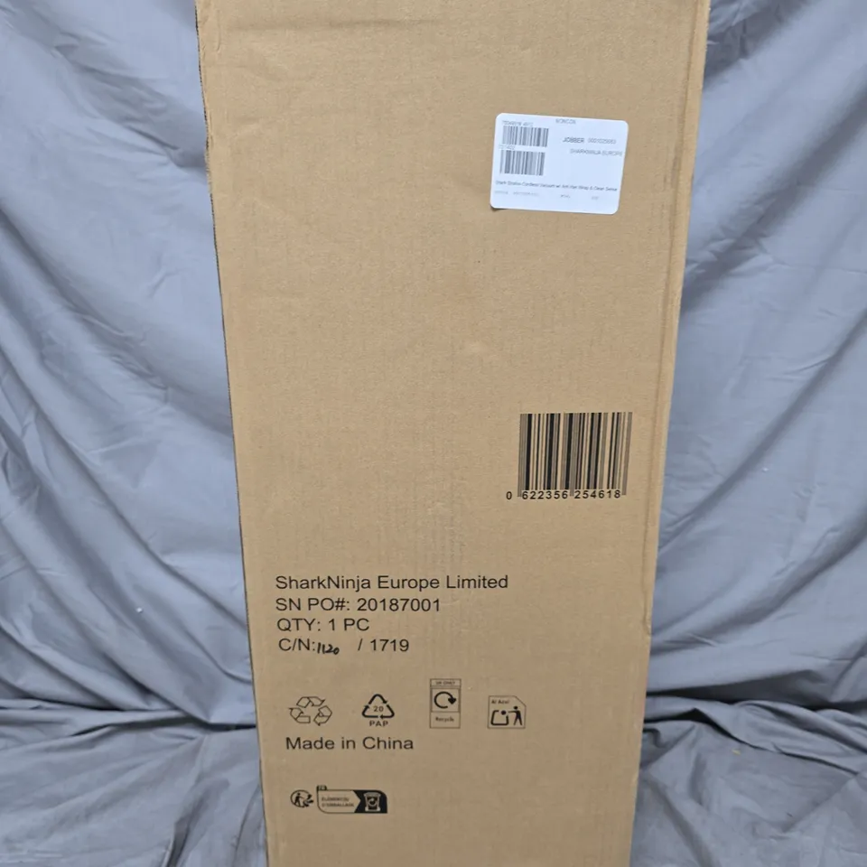 SHARK STRATOS CORDLESS VACUUM W/ ANTI HAIR WRAP & CLEAN SENSE IQ IZ400UKT