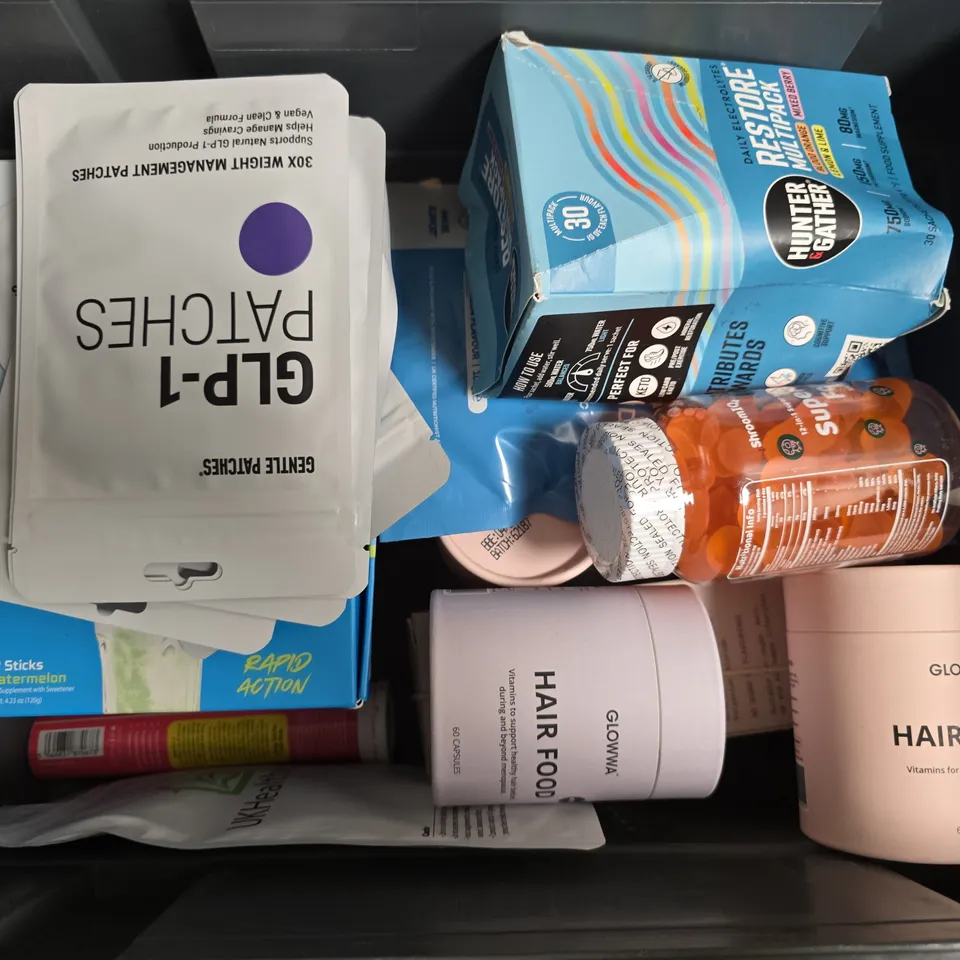 APPROXIMATELY 15 ASSORTED VITAMIN/HEALTH AID PRODUCTS TO INCLUDE REVIVAL ELECTROLYTE DRINK MIX, HUNTER & GATHER RESTORE MULTIPACK, ELAVATE MULTI COLLAGEN SUPERBLEND, ETC - COLLECTION ONLY