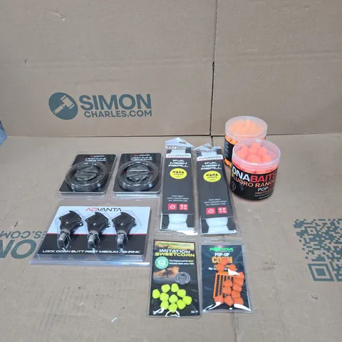 TOTE OF APPROXIMATELY 20 ASSORTED FISHING RELATED ITEMS 