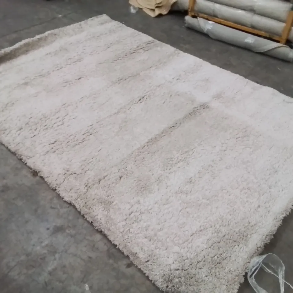 QUALITY DESIGNER AREA RUG - APPROXIMATELY 294X201CM