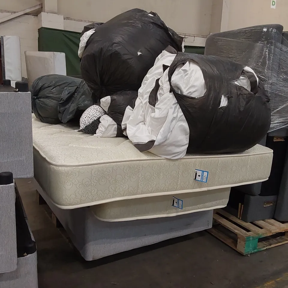 PALLET OF BEDROOM FURNISHINGS TO INCLUDE: 2 MATTRESSES, DEVON BASE, BEDDING 