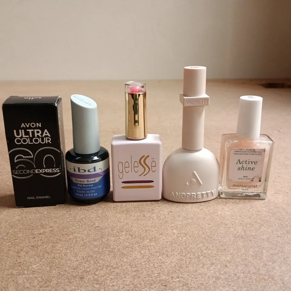 APPROXIMATELY 20 BOTTLES OF NAIL VARNISH TO INCLUDE ANDPRETTY, GELESSE AND MANICURIST