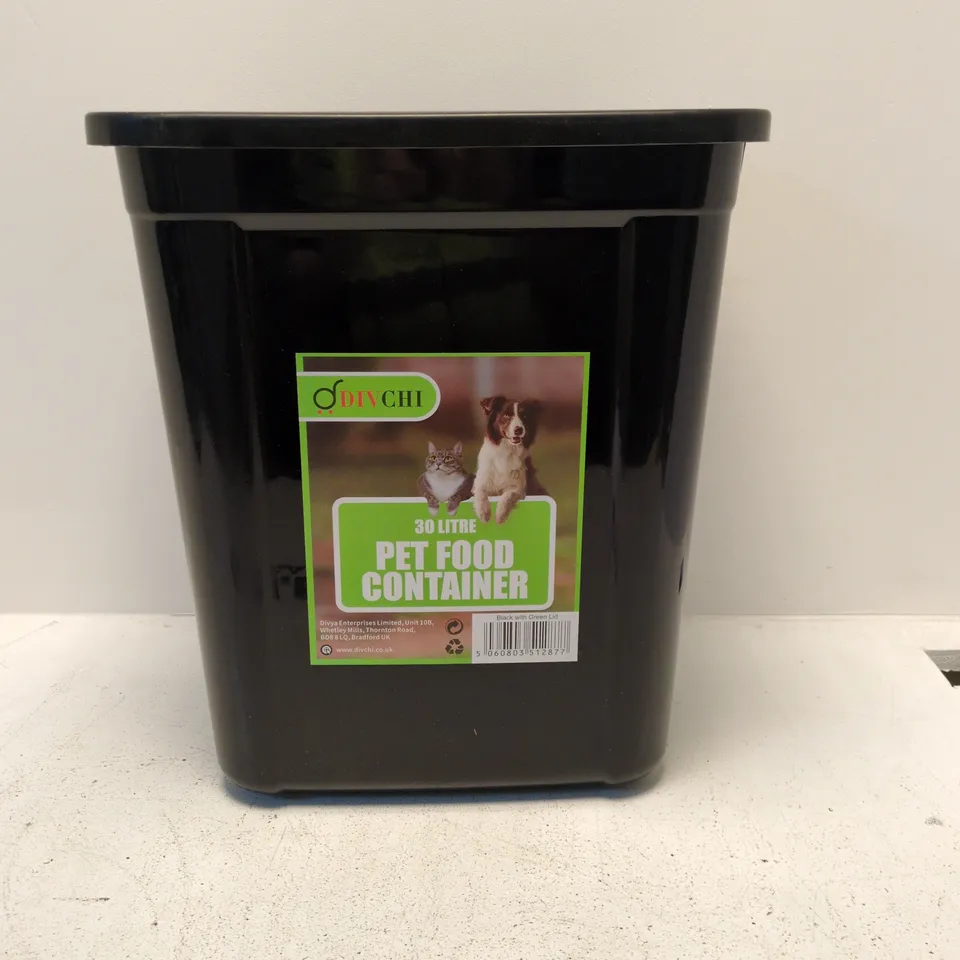 30 LITRE PET FOOD CONTAINER WITH BRIGHT GREEN LID