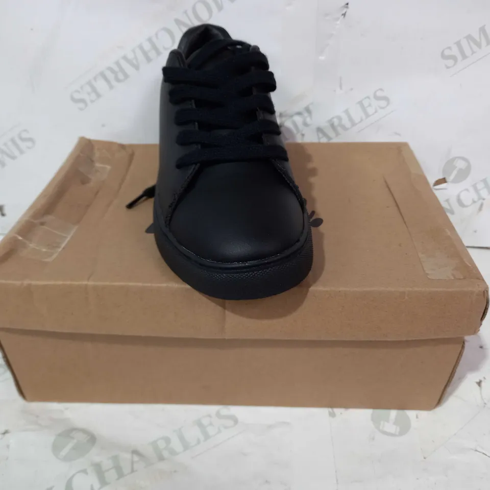 BOXED PAIR OF HYPE SHOES IN BLACK UK SIZE 3
