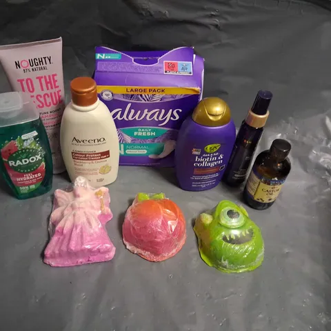 APPROXIMATELY 20 ASSORTED HEALTH AND BEAUTY PRODUCTS TO INCLUDE; ALWAYS, AVEENO, CASTOR OIL AND RADOX