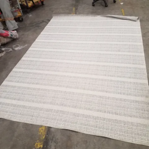 QUALITY DESIGNER AREA RUG - APPROXIMATELY 282X195CM