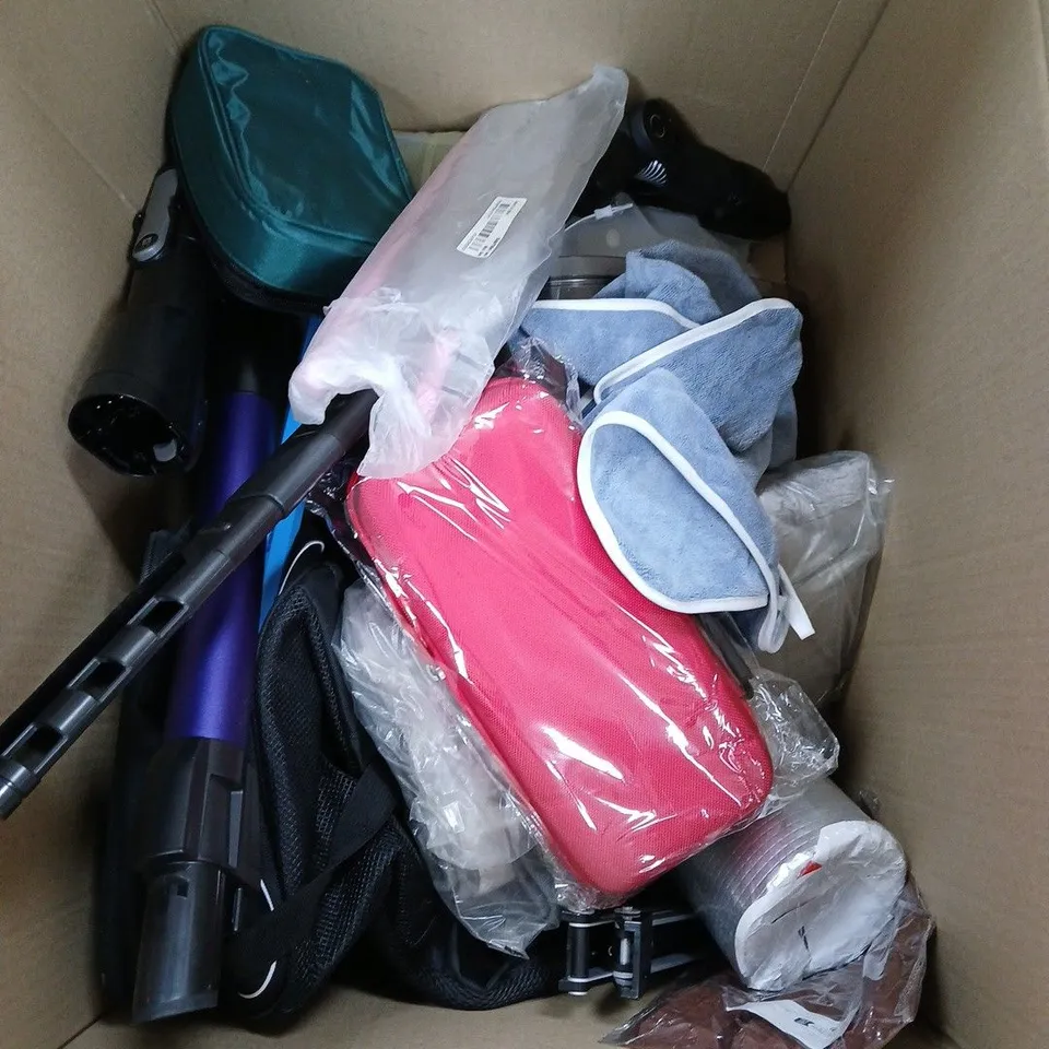 BOX OF APPROXIMATELY 12 ASSORTED HOUSEHOLD ITEMS TO INCLUDE - VACUUMSTORAGE BAGS, CUSHION, SINGLE USE GLOVES - ETC