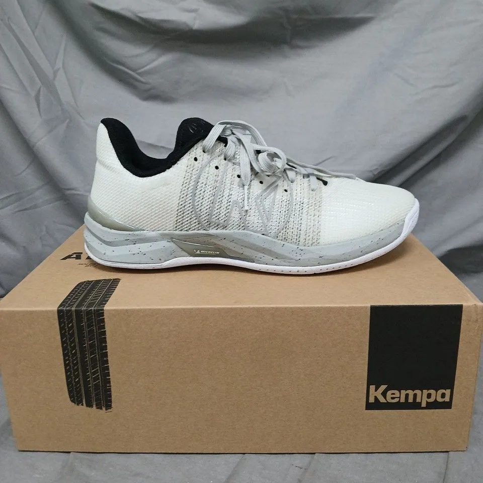 KEMPA WHITE SPORTS TRAINERS - SIZE 9.5