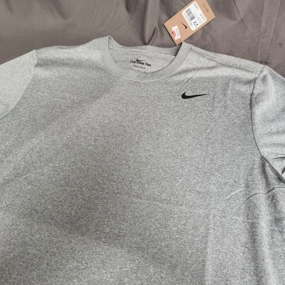 NIKE CASUAL TEE - SIZE L