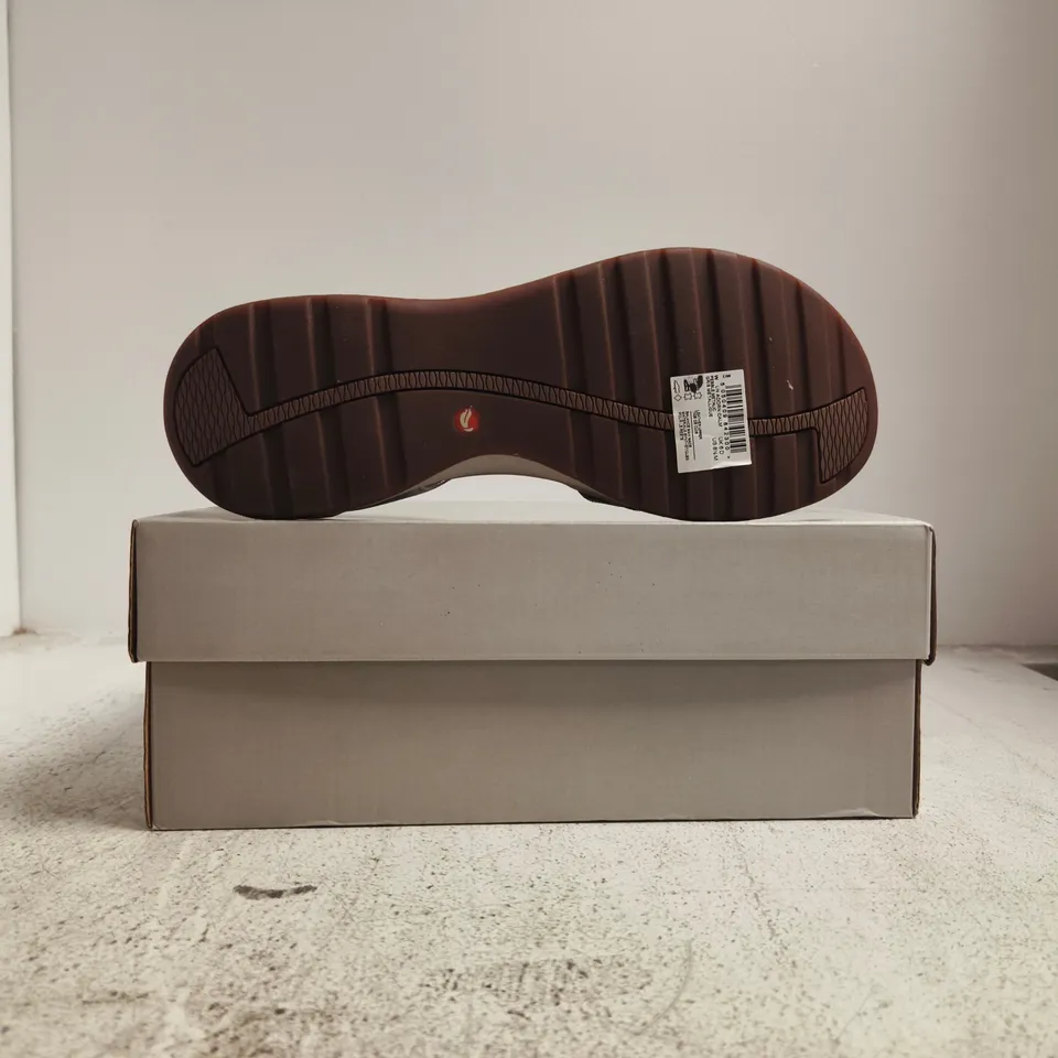 BOXED PAIR OF UNSTRUCTURED BY CLARKS UN ADORN CALM OPEN TOE SANDALS IN METALLIC BRONZE SIZE UK 6